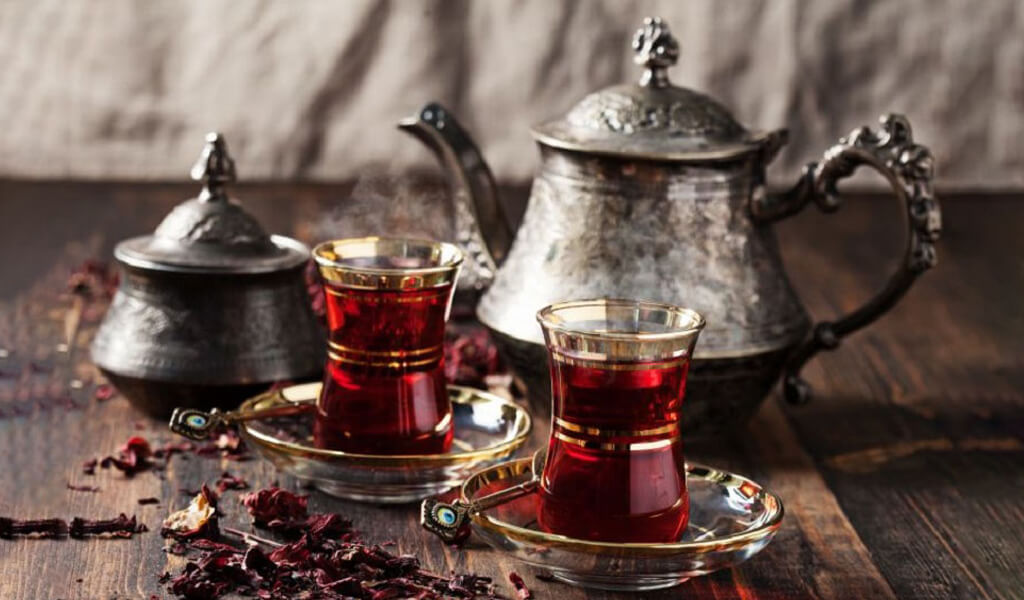 Turkish tea and herbal teas - the most famous souvenir of Istanbul