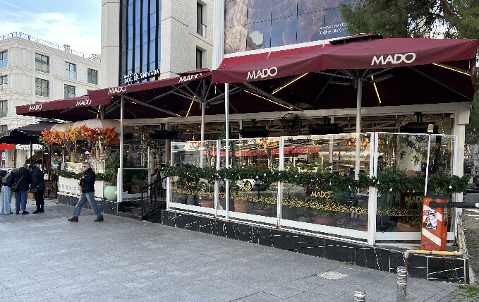 کافه رستوران مدو در خیابان بغداد استانیول