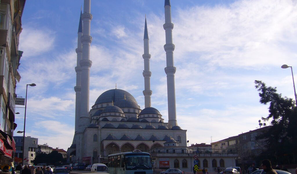 مسجد جمهوریت مال تپه - Maltepe Merkez Cumhuriyet Camii